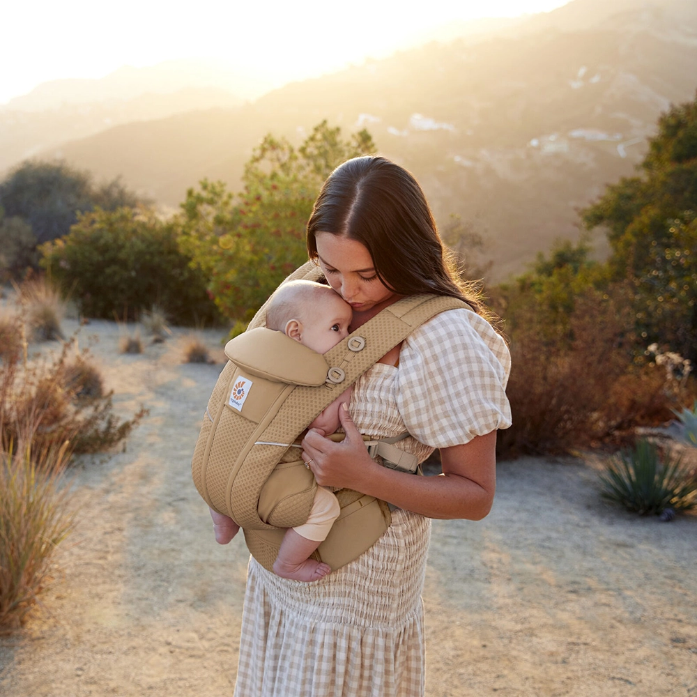 ergobaby-omni-breeze-camel-brown