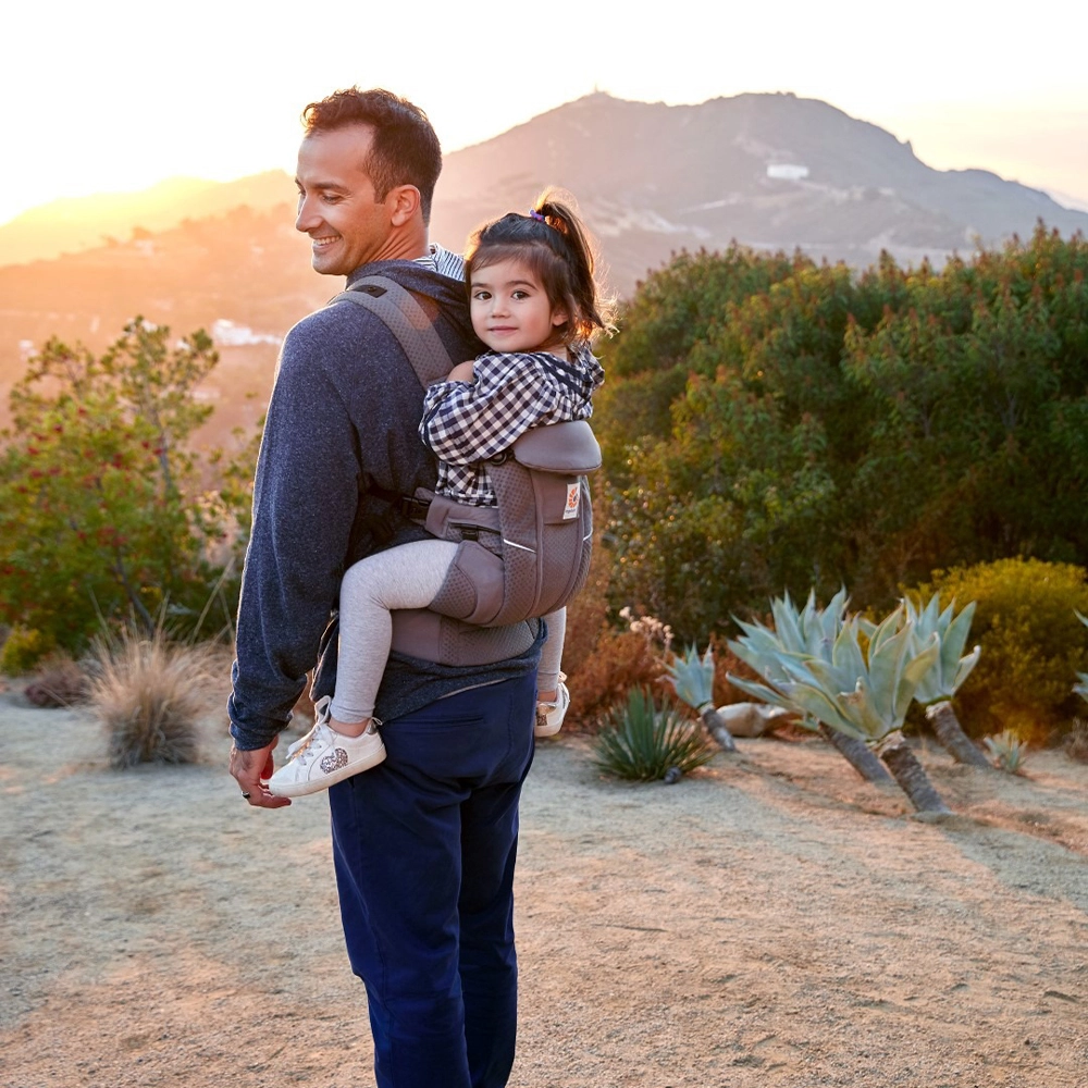 ergobaby-omni-breeze-graphite-grey