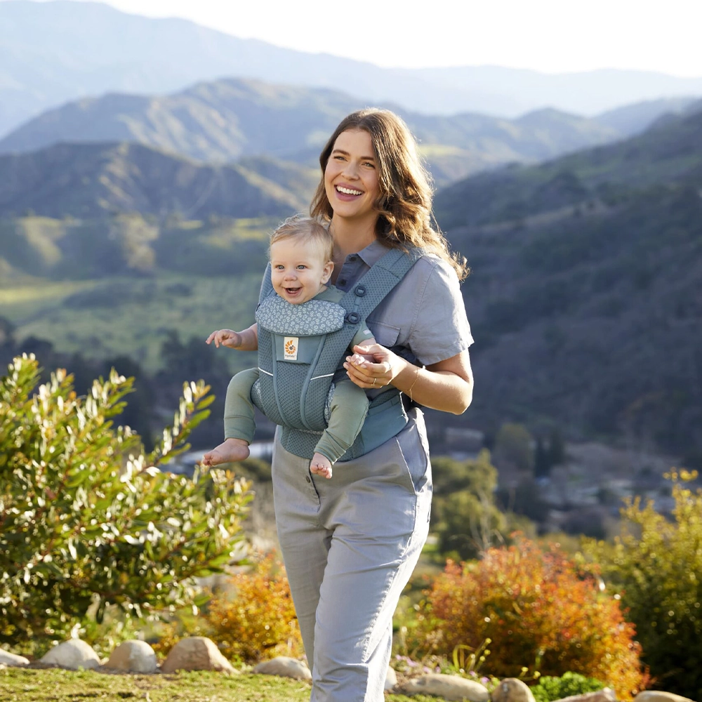 ergobaby-omni-breeze-twilight-blue-daisies
