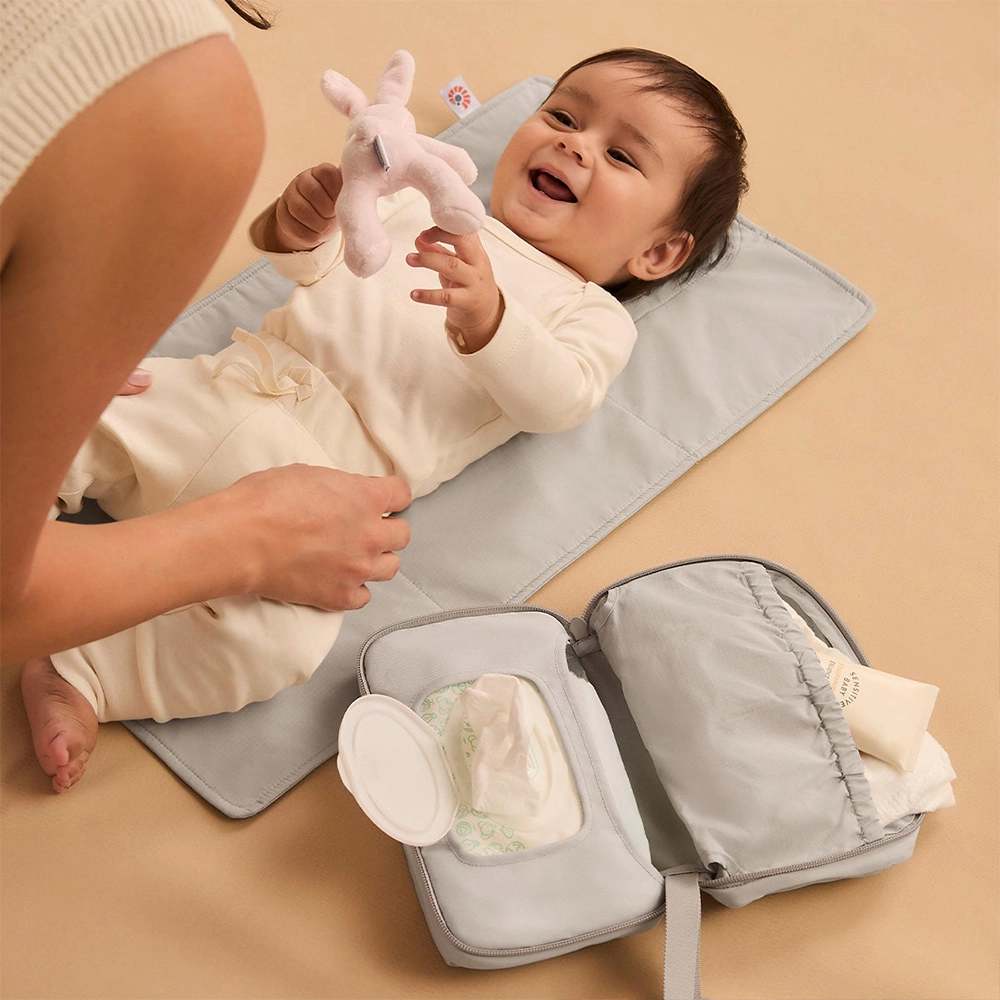 ergobaby-2-vo-1-neseser-so-podloga-za-presoblekuvanje