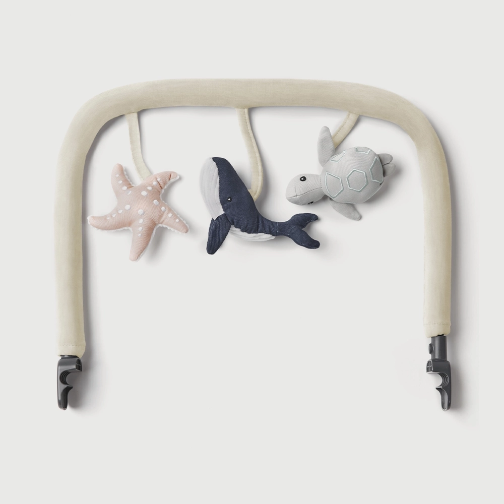 Ergobaby Evolve додаток со играчки Ocean Wonders - Cream
